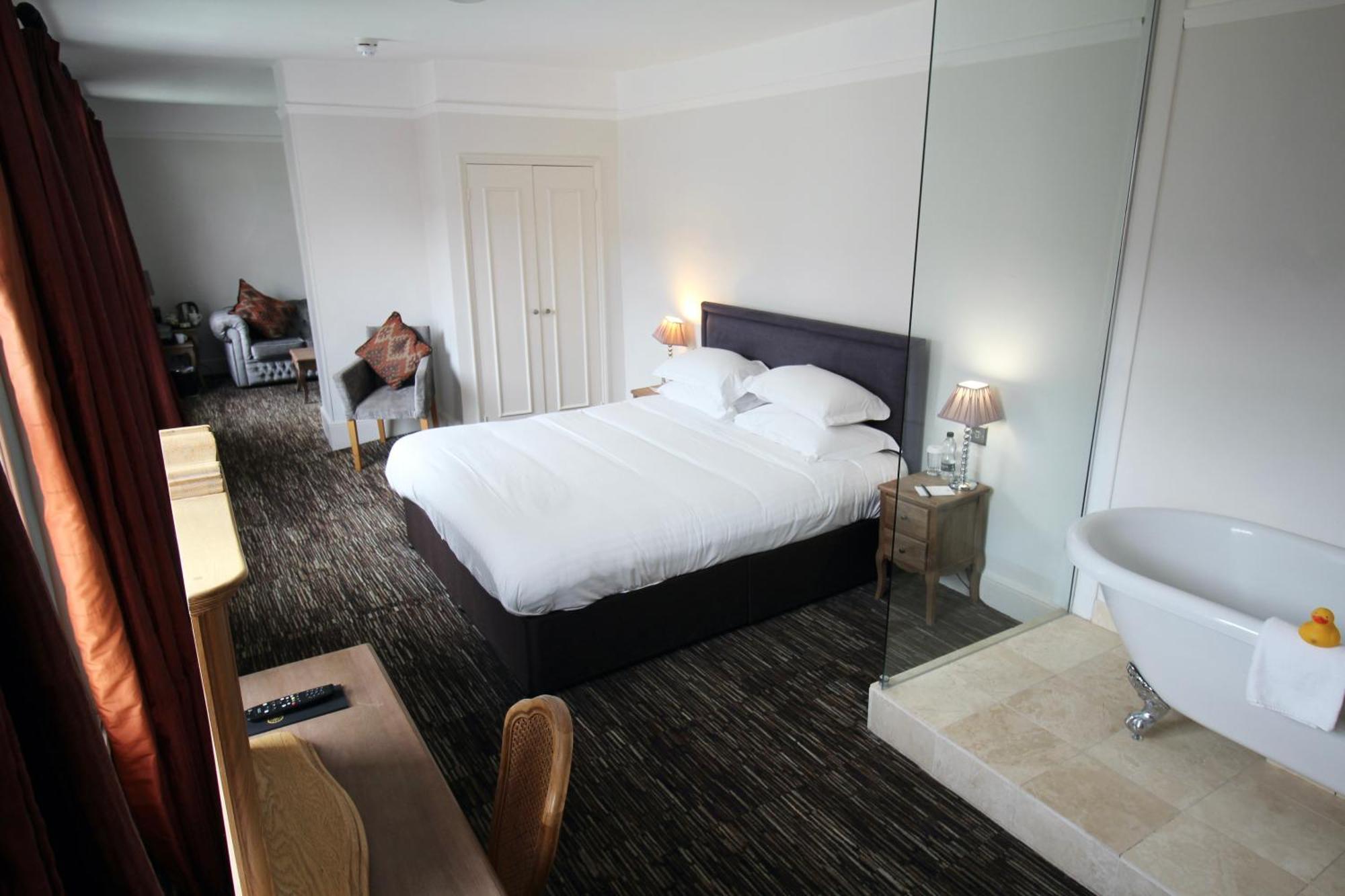 The Saracens Head Hotel Great Dunmow Luaran gambar
