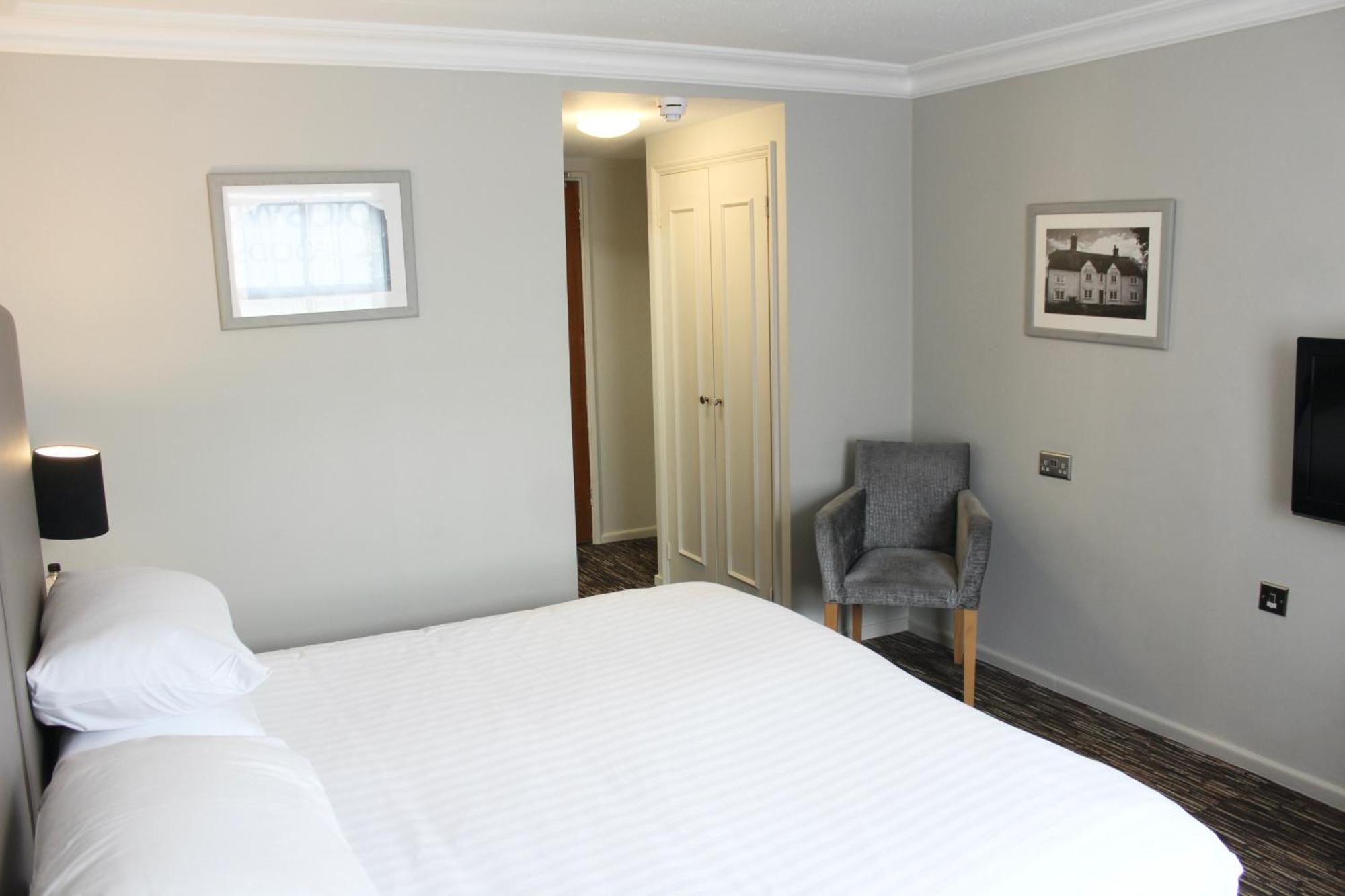 The Saracens Head Hotel Great Dunmow Luaran gambar