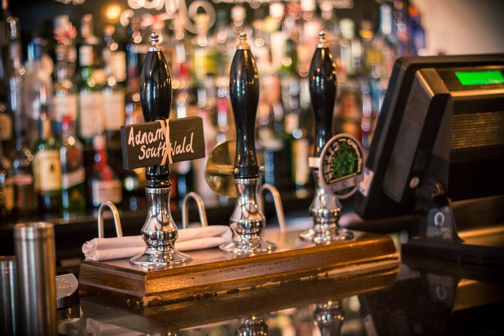 The Saracens Head Hotel Great Dunmow Luaran gambar