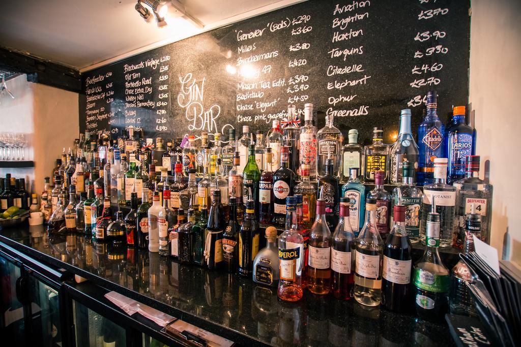 The Saracens Head Hotel Great Dunmow Luaran gambar