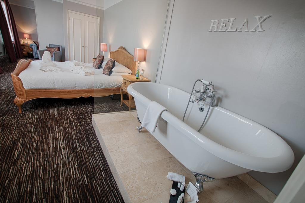 The Saracens Head Hotel Great Dunmow Luaran gambar