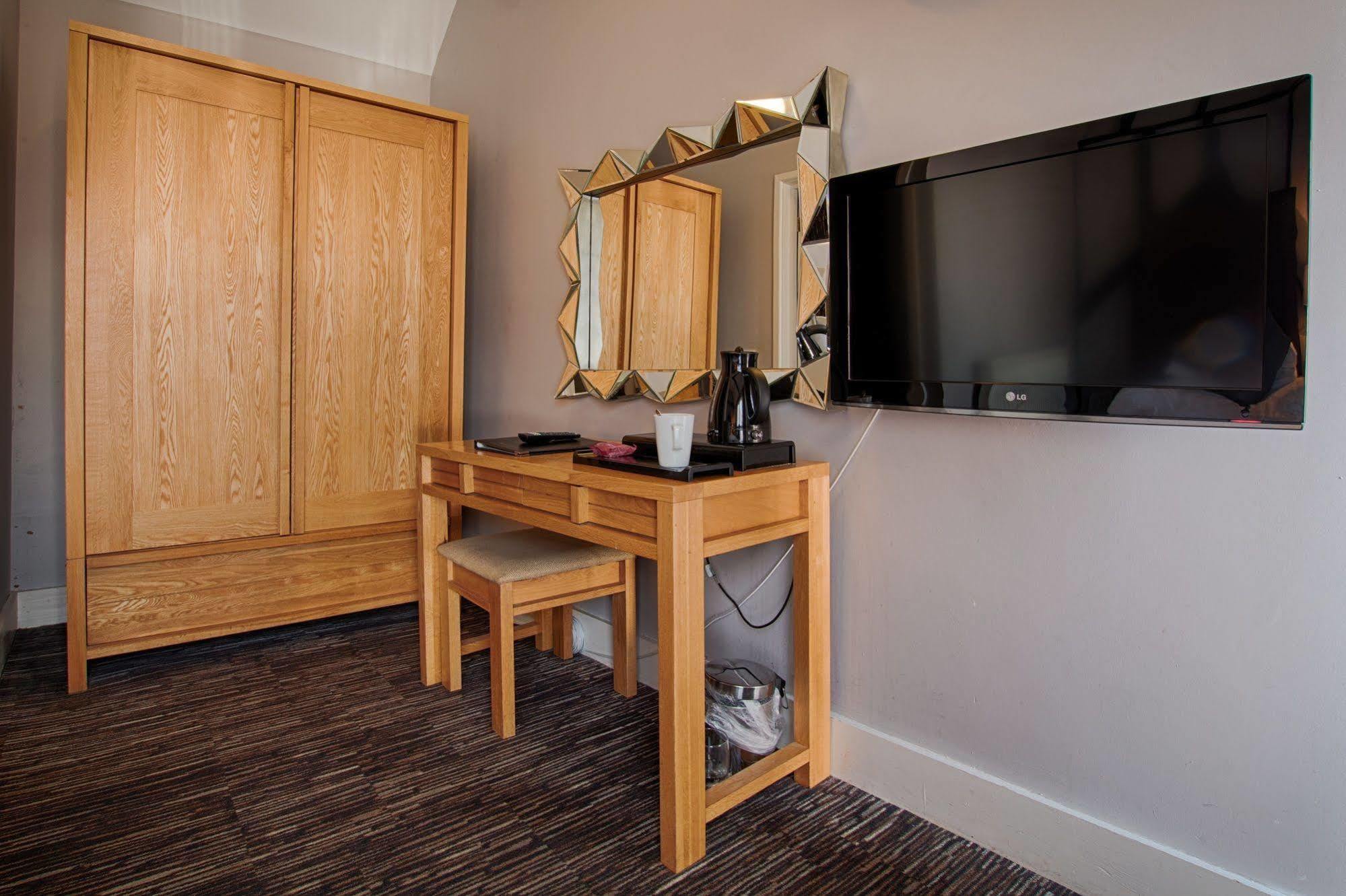 The Saracens Head Hotel Great Dunmow Luaran gambar