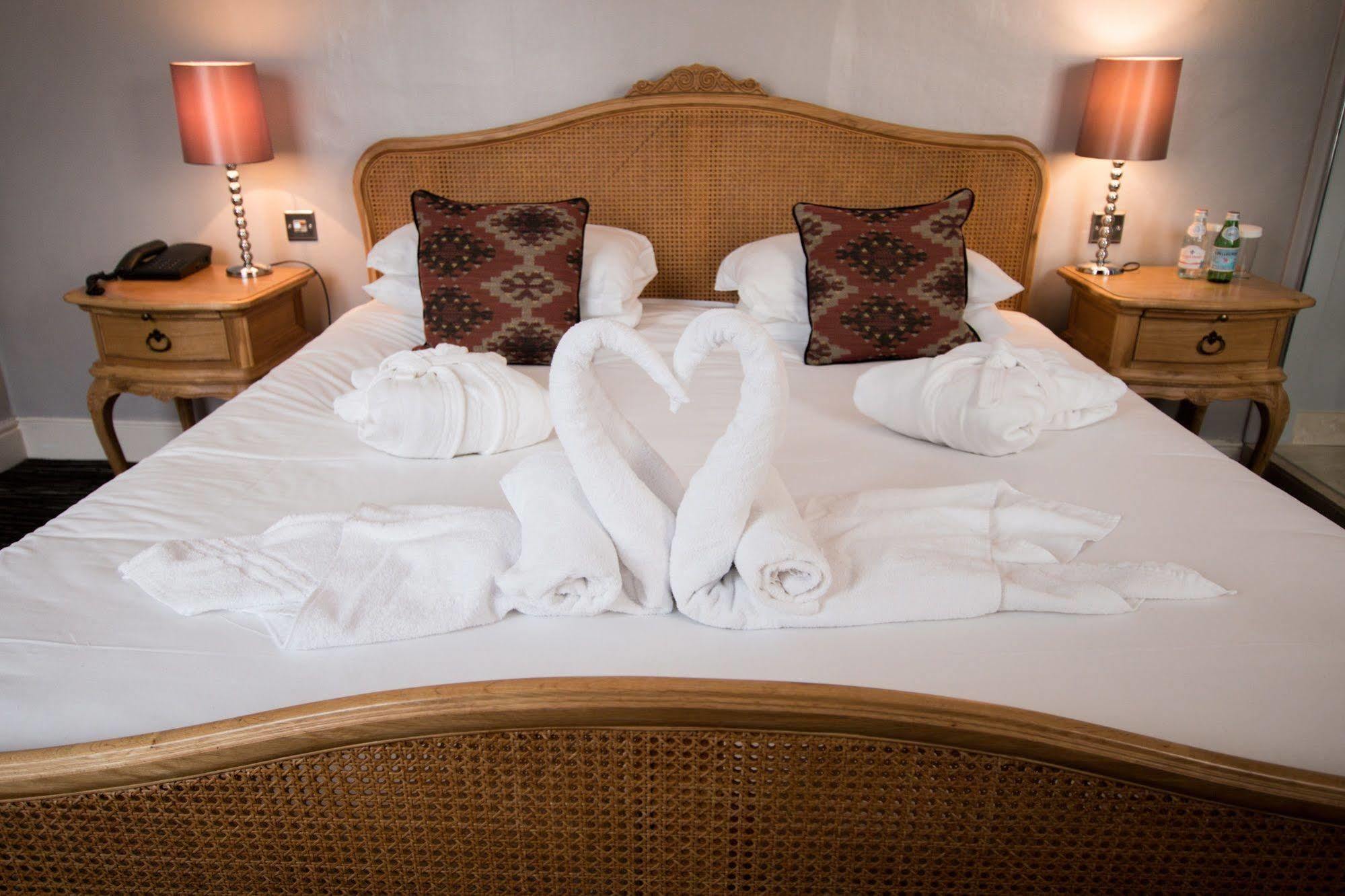 The Saracens Head Hotel Great Dunmow Luaran gambar